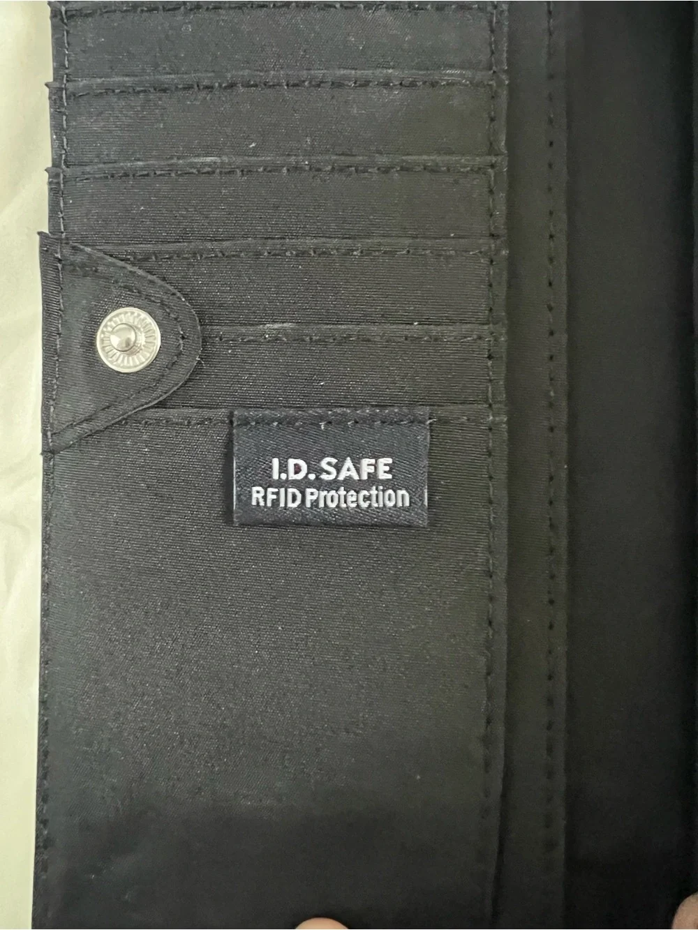 Women’s Nautica  Slim RFID Blocking wallet